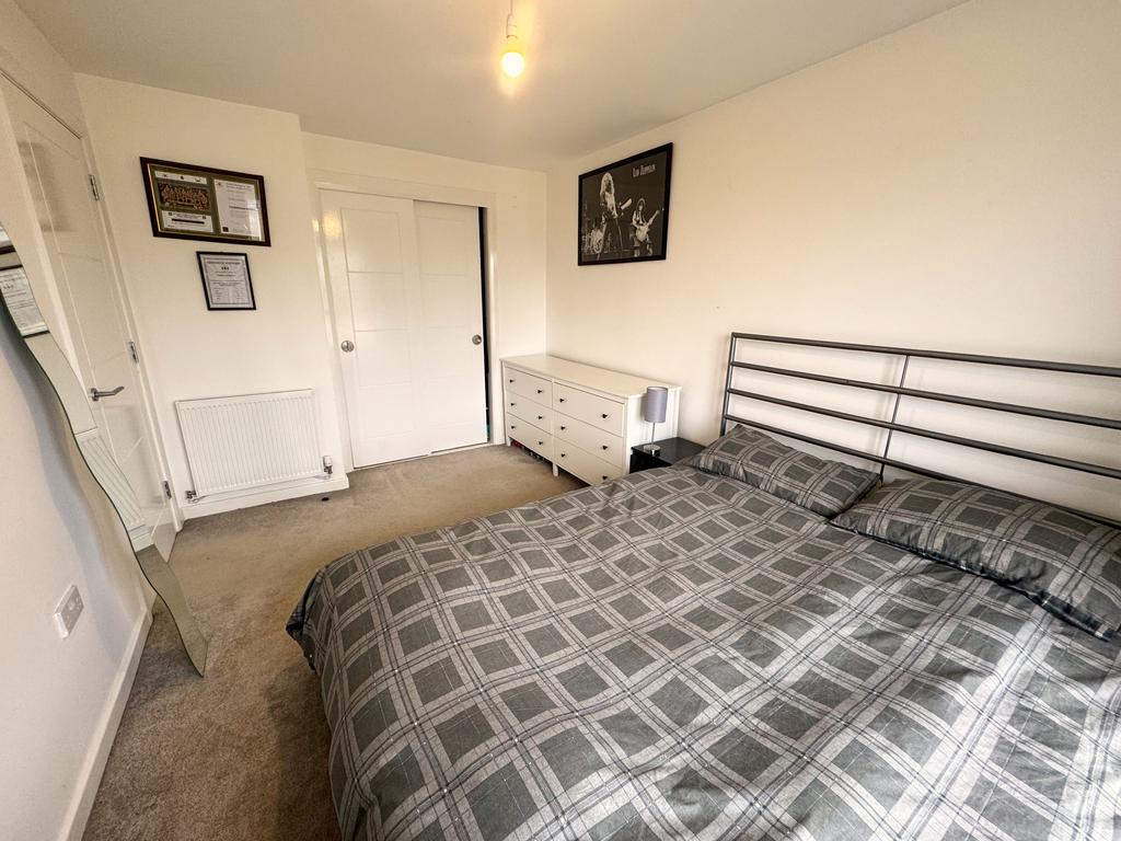 Bedroom 2 (2)
