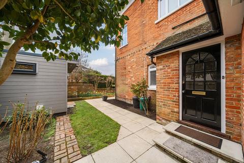 Flat 1, Courthope Pembroke Road, Woking, GU22 7DS