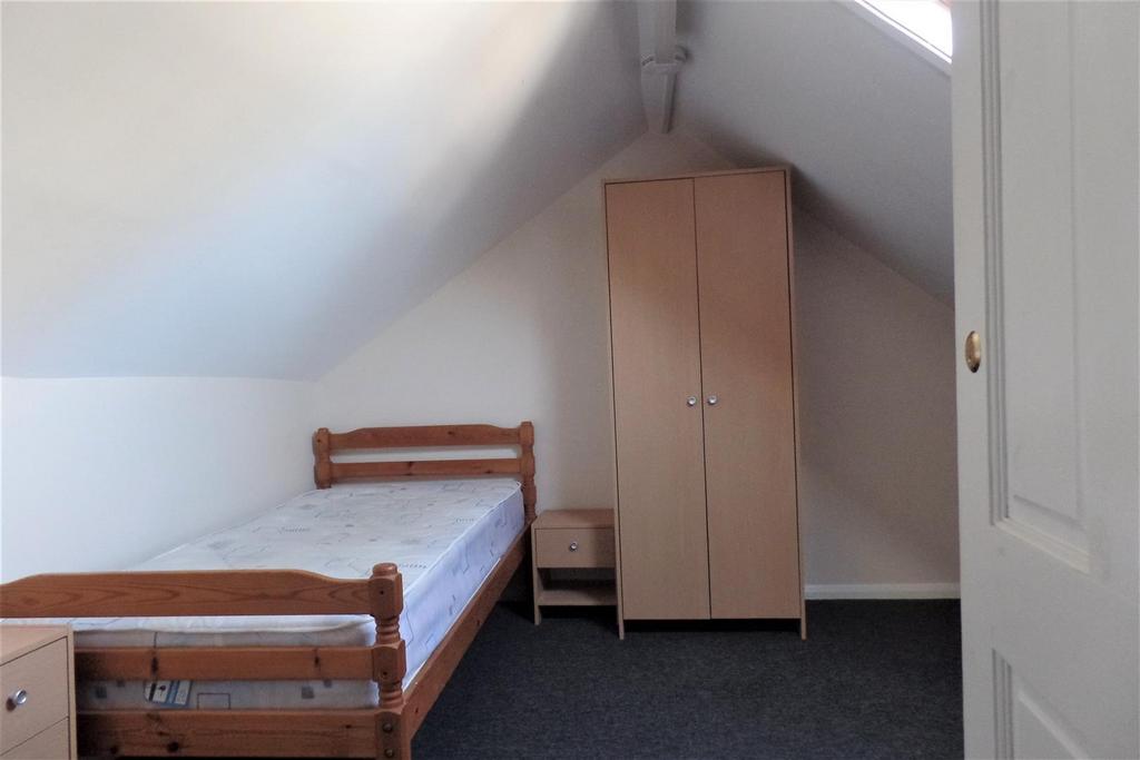 Bedroom 4.jpg