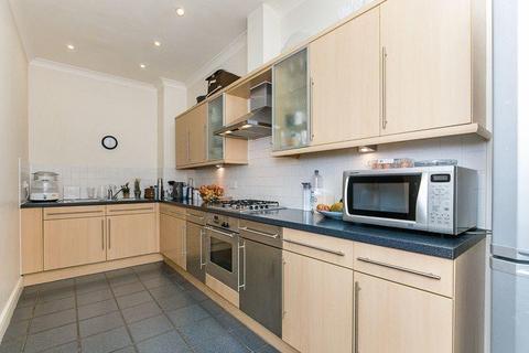 2 bedroom apartment for sale, Lumley Road, Horley