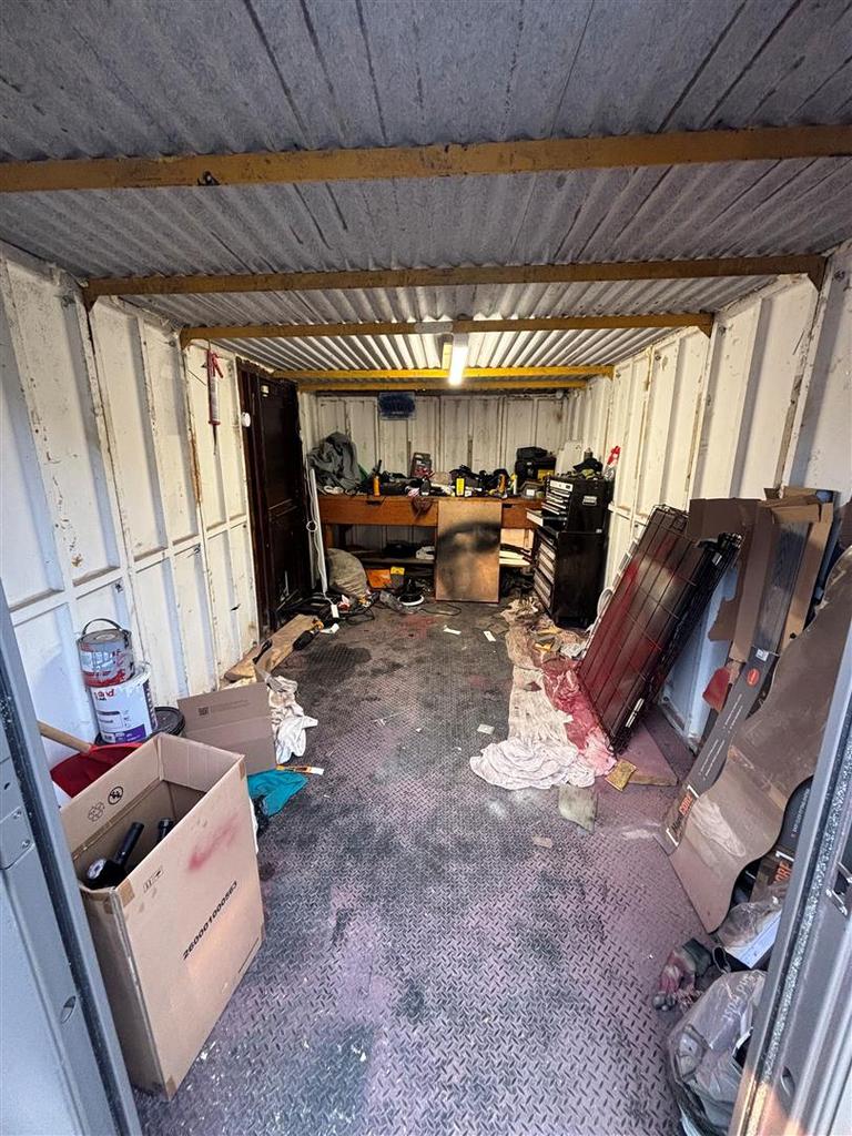 Garage1.jpg