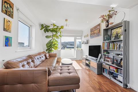 2 bedroom flat for sale, Gibbon Road, Newhaven