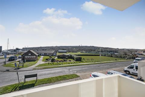 2 bedroom flat for sale, Gibbon Road, Newhaven