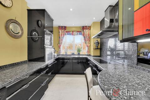 3 bedroom apartment for sale, Riverside Drive, Golders Green Road, NW11