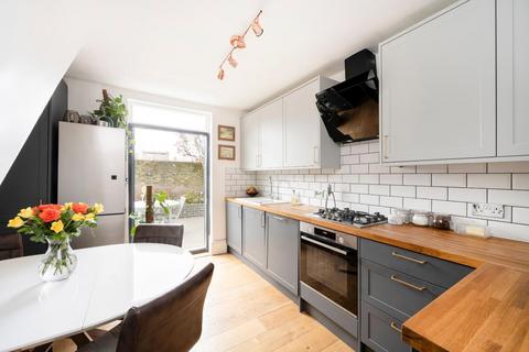 2 bedroom flat for sale, Cotherstone Road, London SW2