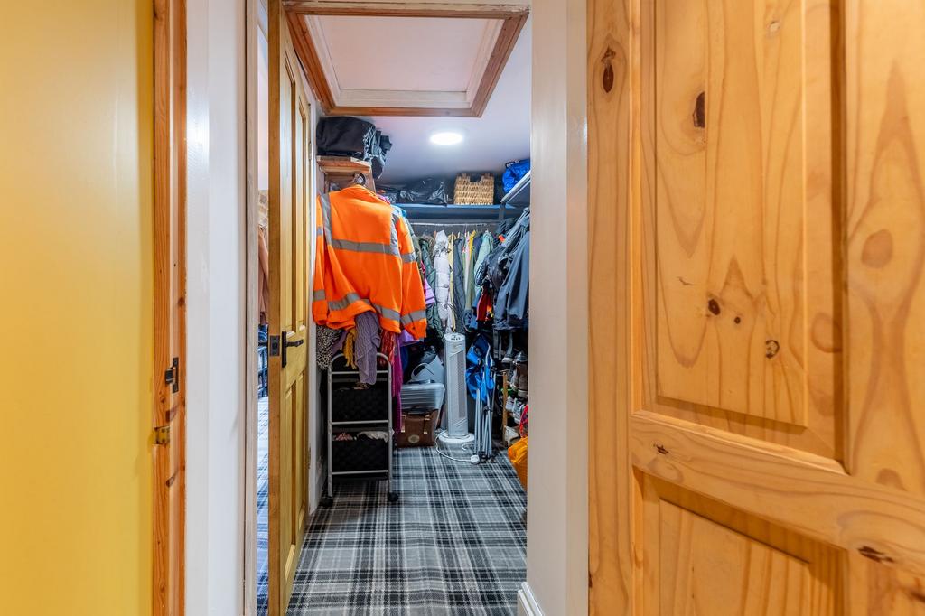 Ground Floor   Boot Room / W C