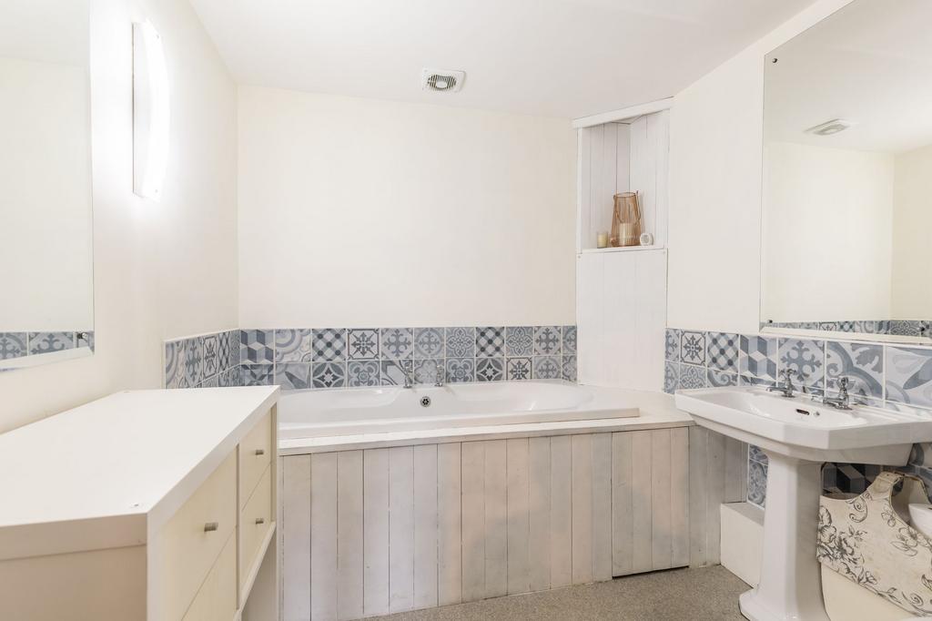 First Floor   Family Bathroom