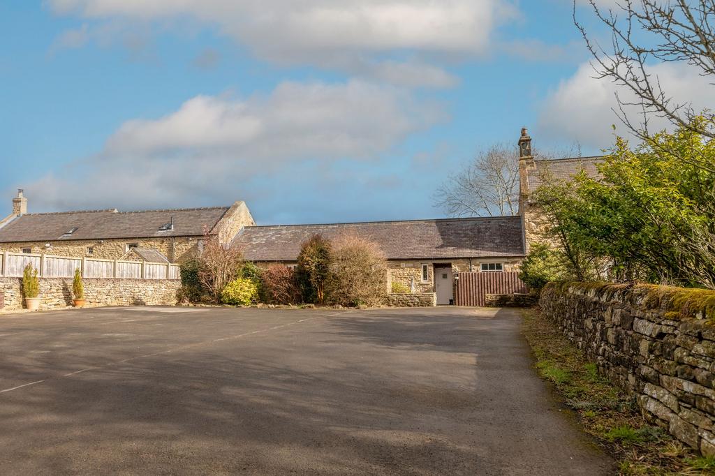 Middle Low Woodside Barn   Parking