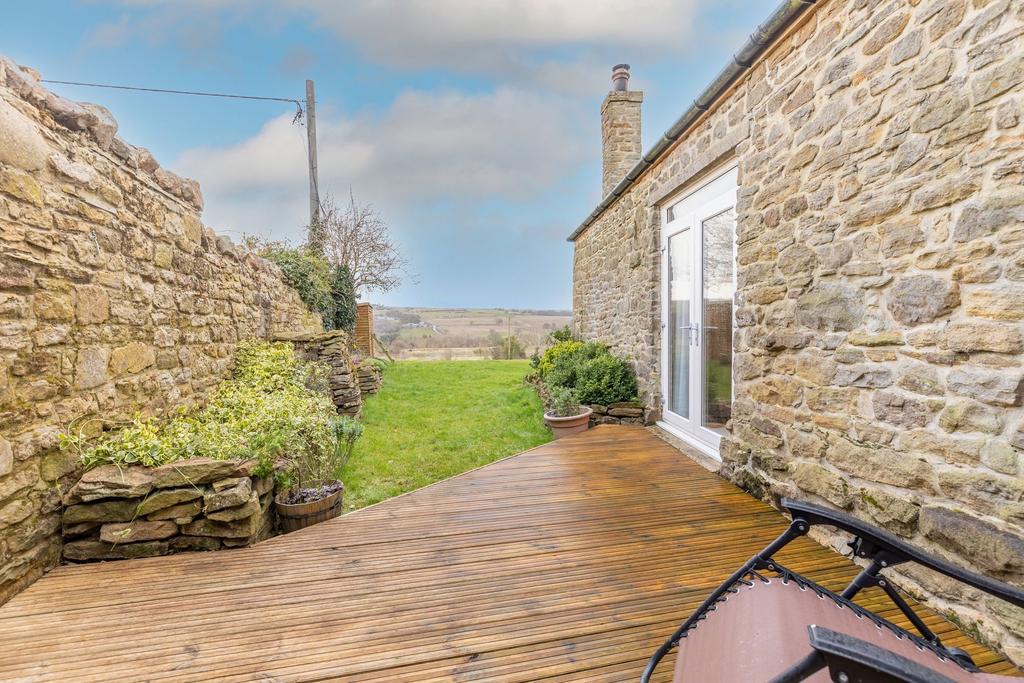 Middle Low Woodside Barn   Rear Decking   View...