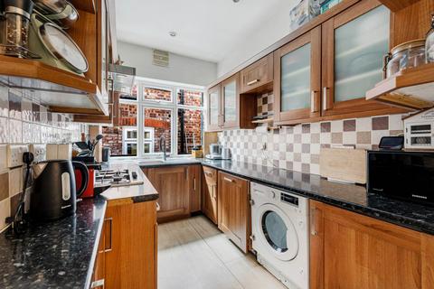 18 Lichfield Drive, Prestwich, Manchester, M25 0HX