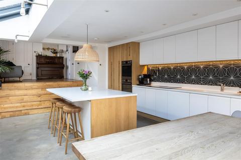 17 Cockshot Road, Reigate, RH2 7HD