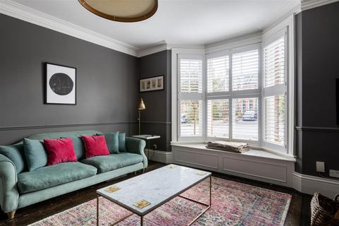 17 Cockshot Road, Reigate, RH2 7HD