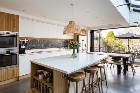 17 Cockshot Road, Reigate, RH2 7HD