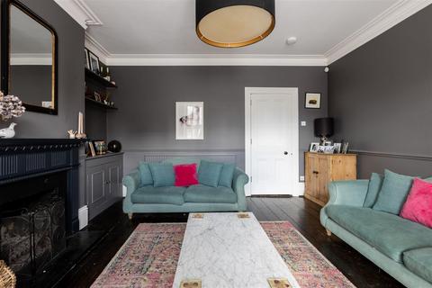 17 Cockshot Road, Reigate, RH2 7HD