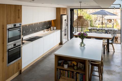 17 Cockshot Road, Reigate, RH2 7HD