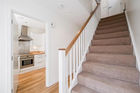 14 King George Way, London, E4 7FN