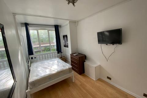 1 bedroom in a flat share to rent, Tildesley Road, London SW15