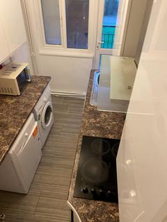 1 bedroom in a flat share to rent, Tildesley Road, London SW15