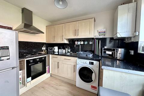 4 bedroom semi-detached house to rent, Claregate, East Hunsbury, Northampton NN4