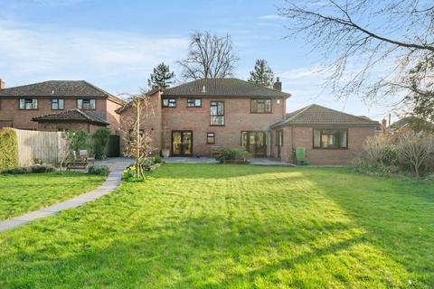 135 Pack Lane, Basingstoke, RG22 5HL