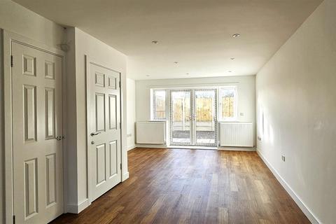 4 bedroom terraced house to rent, Hazelmaur Walk, Margate