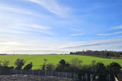 4 bedroom terraced house to rent, Hazelmaur Walk, Margate