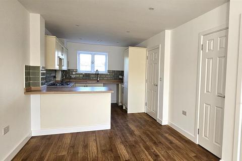 4 bedroom terraced house to rent, Hazelmaur Walk, Margate