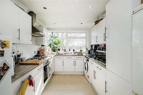 2 bedroom flat for sale, Leeview Court, North Chingford