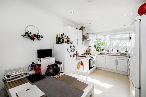 2 bedroom flat for sale, Leeview Court, North Chingford
