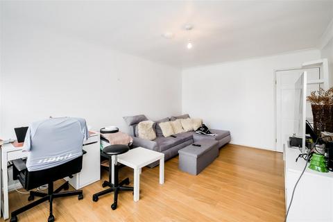 2 bedroom flat for sale, Leeview Court, North Chingford