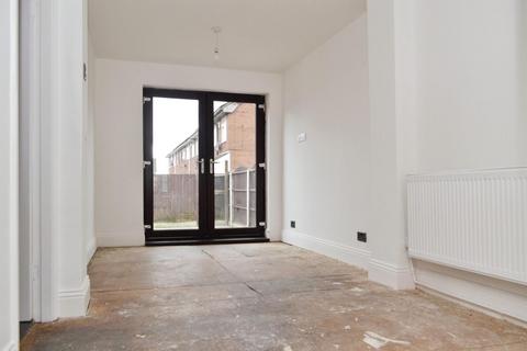 3 bedroom end of terrace house for sale, Heron Street, Oldham