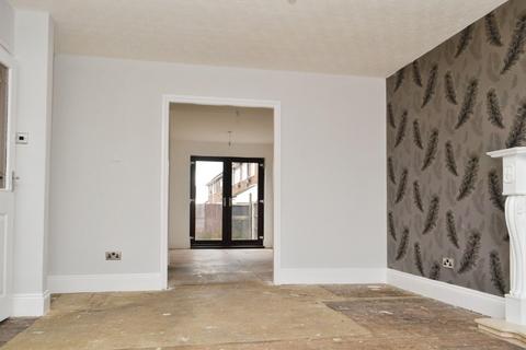 3 bedroom end of terrace house for sale, Heron Street, Oldham