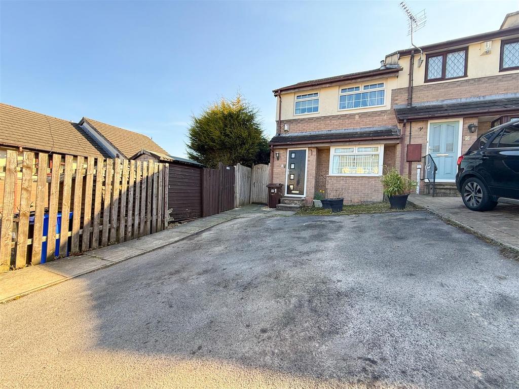 Front garden and driveway