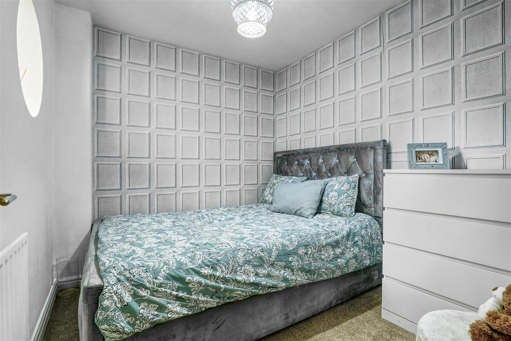 Bed 2.jpg