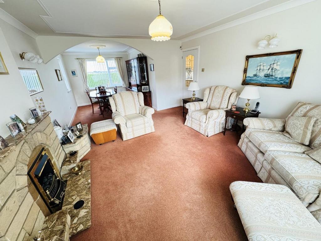 Lounge/dining room