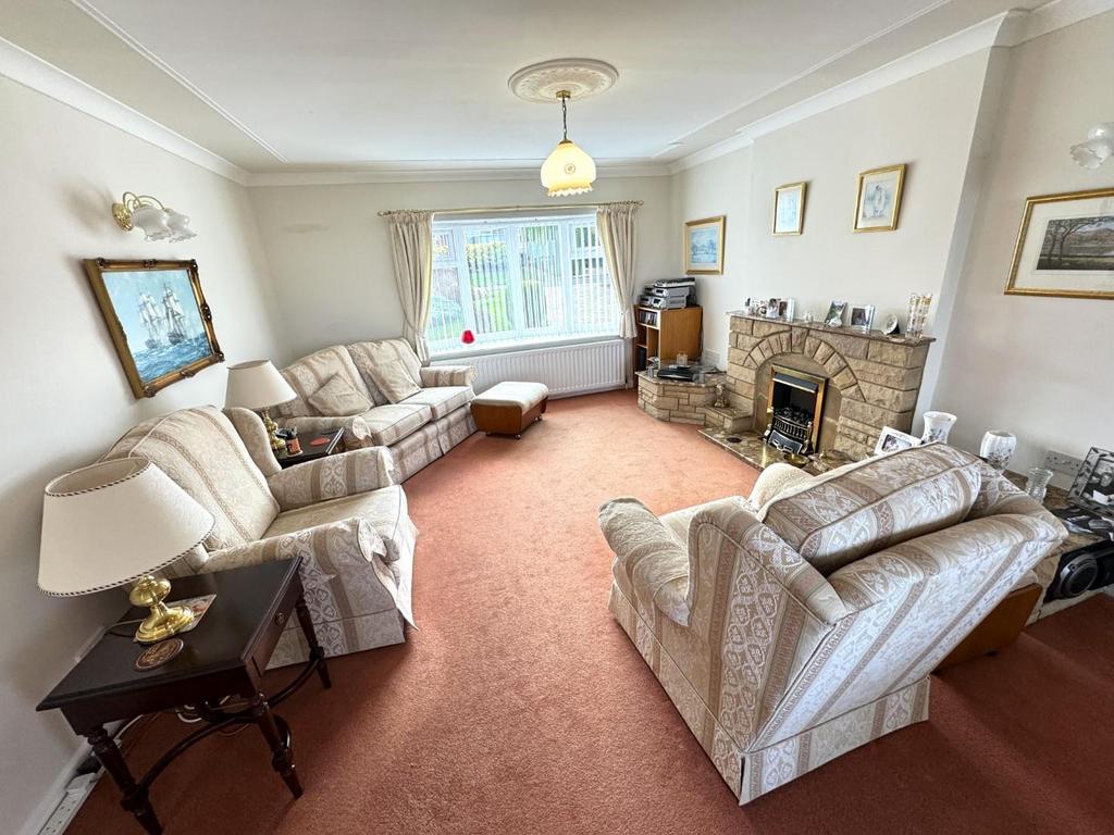 Lounge/dining room