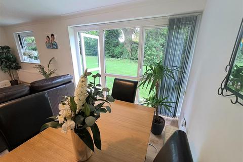 27 Bantry Close, Birmingham, B26 3LR
