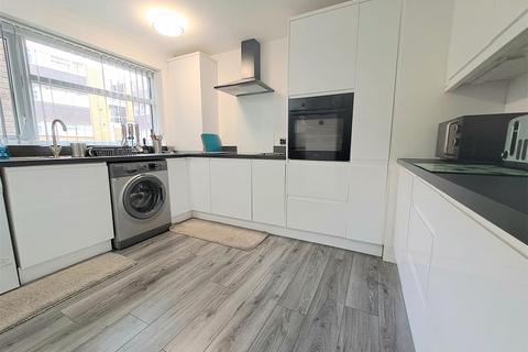27 Bantry Close, Birmingham, B26 3LR