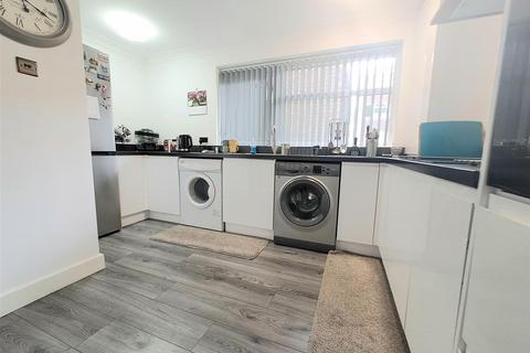 27 Bantry Close, Birmingham, B26 3LR