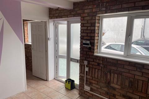 Shop to rent, Unit 2, Oakleigh Road North, Whetstone, N20