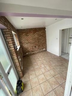 Shop to rent, Unit 2, Oakleigh Road North, Whetstone, N20