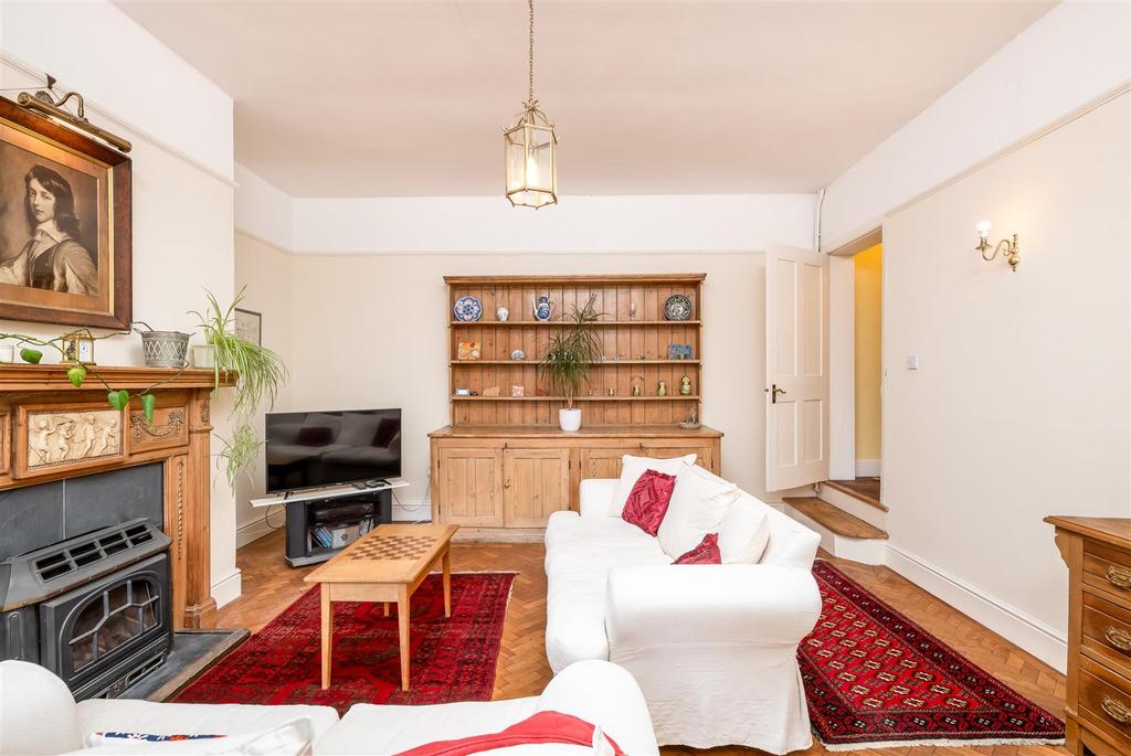 250315 - 4 The Crescent, Bedford - 19.jpg