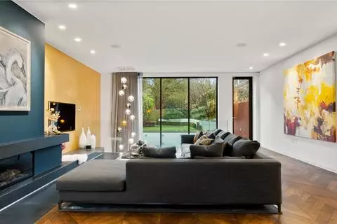 6 bedroom semi-detached house for sale - View 2