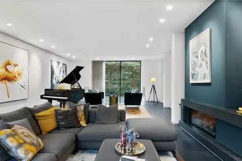 6 bedroom semi-detached house for sale - View 3