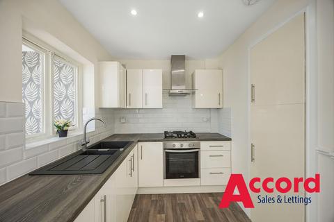 4 bedroom end of terrace house for sale, Lowshoe Lane, Romford, RM5