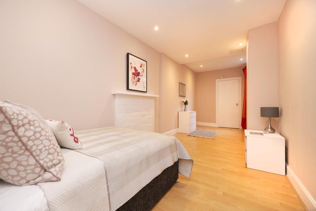 Double bedroom 2 of 2a Fettes Row