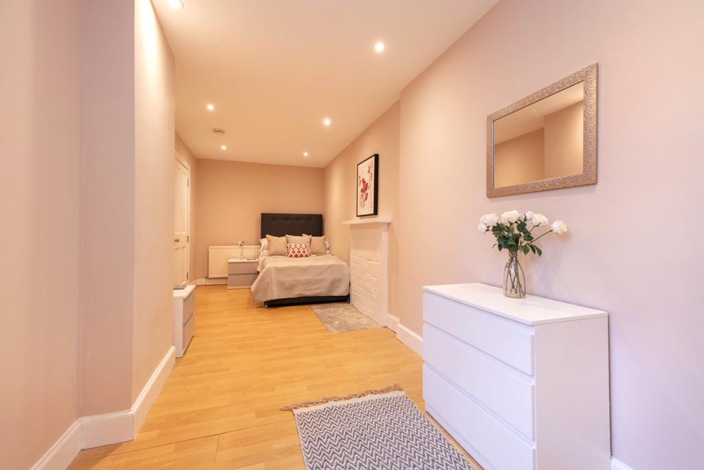 Double bedroom 2 of 2a Fettes Row