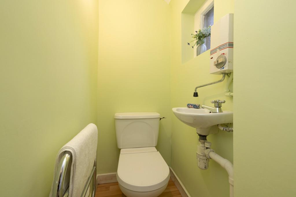 WC of 2a Fettes Row