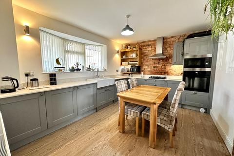 27 Benton Crescent, Bloxwich, Walsall, WS3 3AH