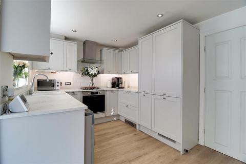 3 bedroom detached house for sale, Swale Road, Brough